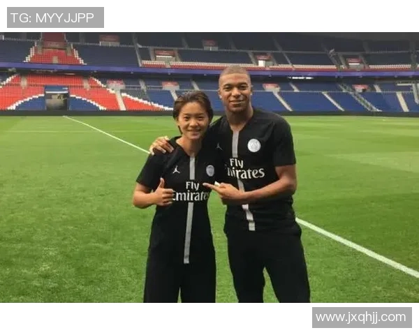 足球明星亲签盲盒限量发售体验你的偶像之旅与球迷互动的完美选择 足球明星亲签盲盒限量发售体验你的偶像之旅与球迷互动的完美选择